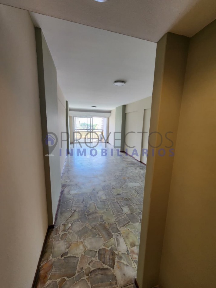 5 ambientes en alquiler al frente sobre Av. Rivadavia 13.900 - Ramos Mejia