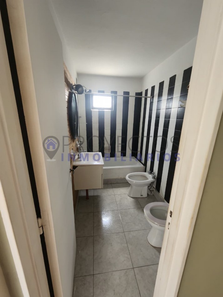 5 ambientes en alquiler al frente sobre Av. Rivadavia 13.900 - Ramos Mejia