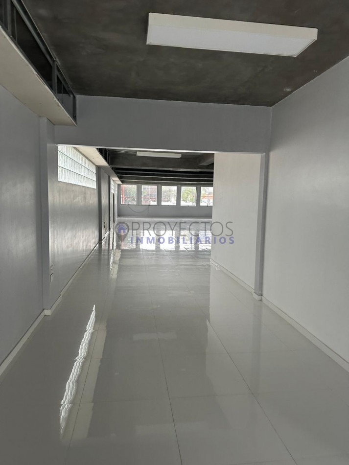 Edificio corporativo premium en pleno centro de Ramos Mejia, ideal para inversion institucional.