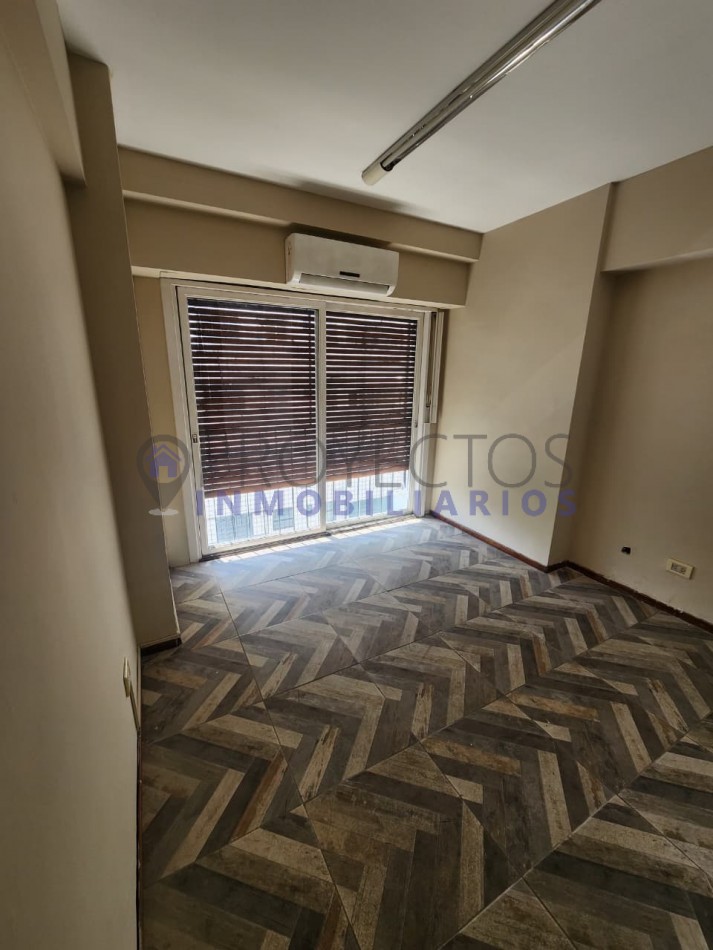 5 ambientes en alquiler al frente sobre Av. Rivadavia 13.900 - Ramos Mejia