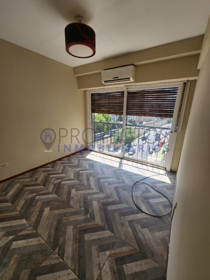 5 ambientes en alquiler al frente sobre Av. Rivadavia 13.900 - Ramos Mejia