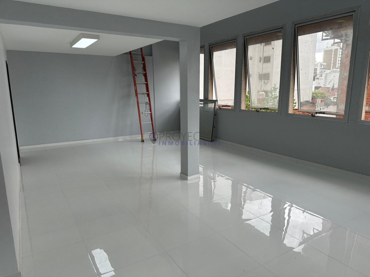 Edificio corporativo premium en pleno centro de Ramos Mejia, ideal para inversion institucional.