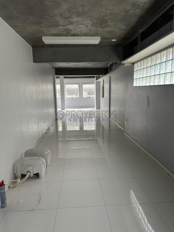 Edificio corporativo premium en pleno centro de Ramos Mejia, ideal para inversion institucional.