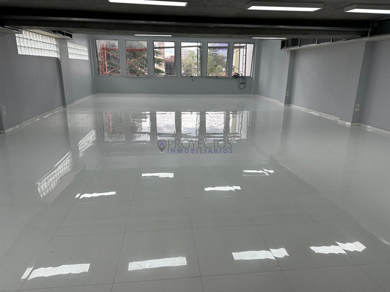 Edificio corporativo premium en pleno centro de Ramos Mejia, ideal para inversion institucional.